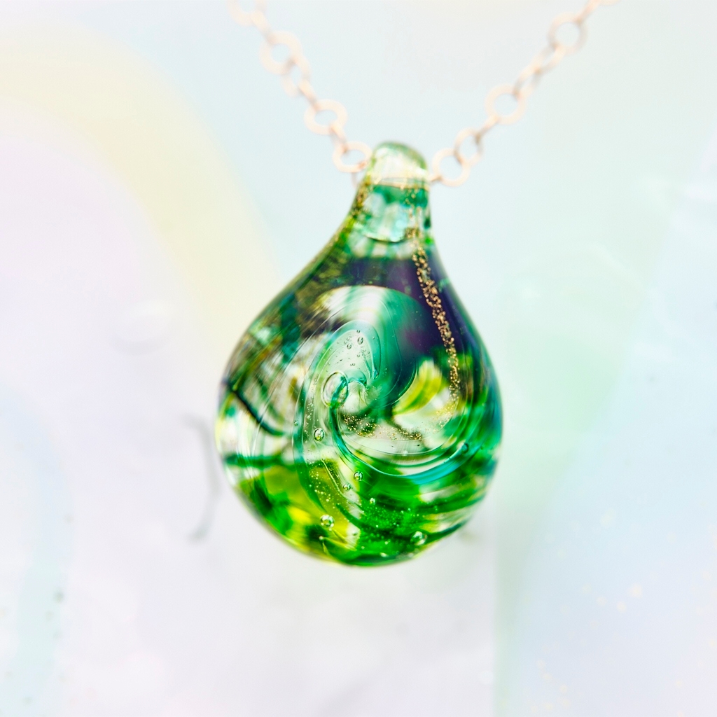 【Crystal】 ドロップペンダント 「Memory - 翠」 - 幸愛硝子（ユキエガラス）:  小樽より手作りガラスアクセサリーとグラスウェアの通販サイト