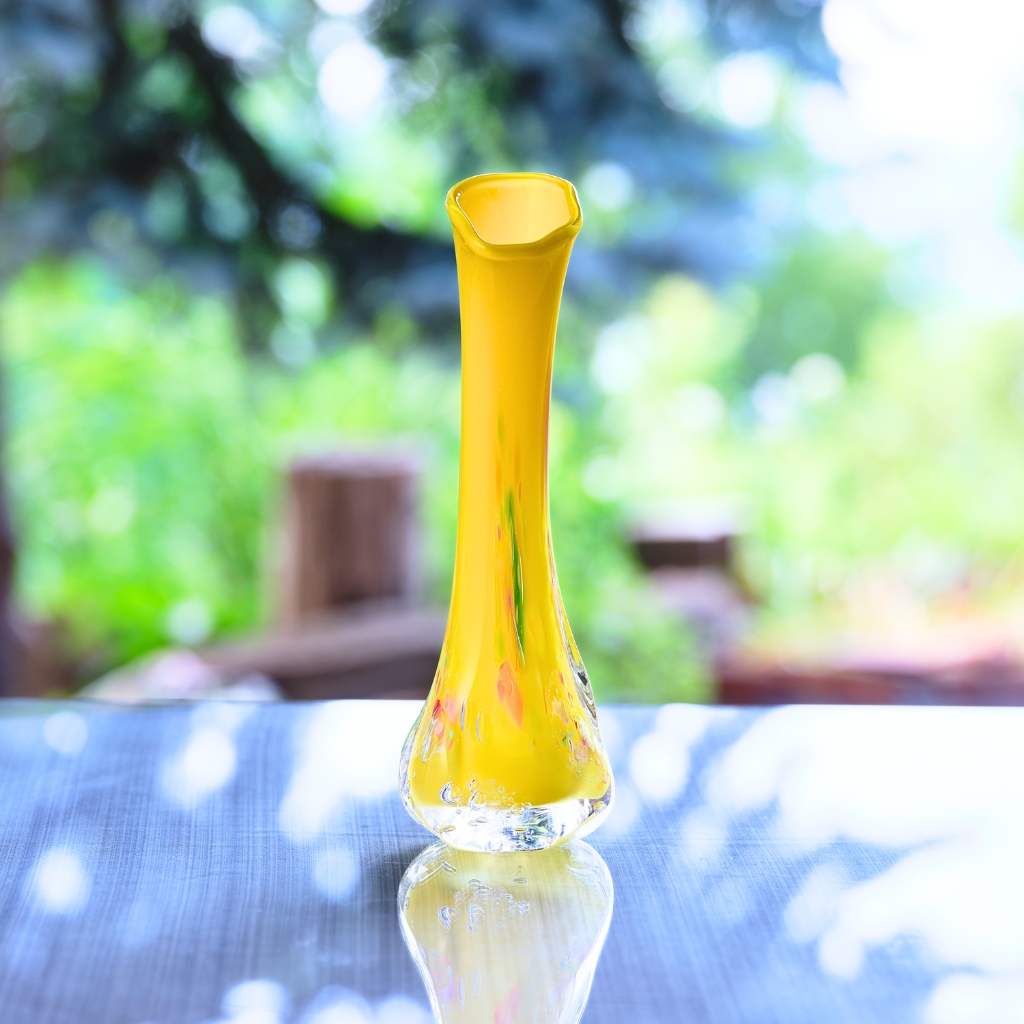 倉敷ガラス／口吹きガラス／高さ12cm／レアな黄色、イエロー／花器／酒器 倉敷ガラス／口吹きガラス／高さ12cm／レアな黄色、イエロー／花器／酒