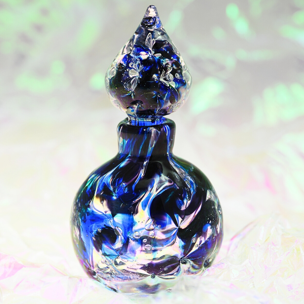 コレット　マルーフ　ポニー　未使用保管品　手吹きの貴重なガラス　ブルー Jewel Pot「Tobeligna（星屑のポット）」 - 幸愛硝子（ユキエガラス