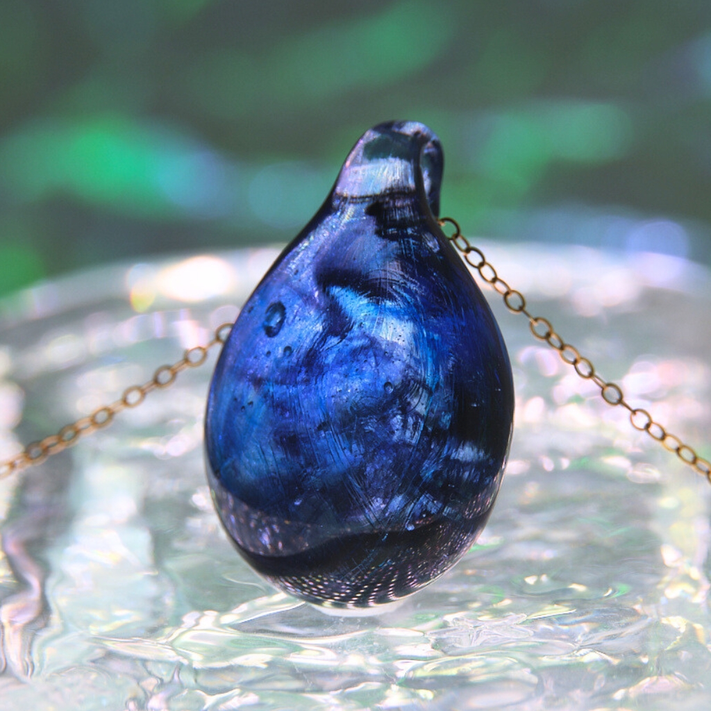 ブルーアワーの運河に届いたチェコの夜」 - 幸愛硝子（ユキエガラス